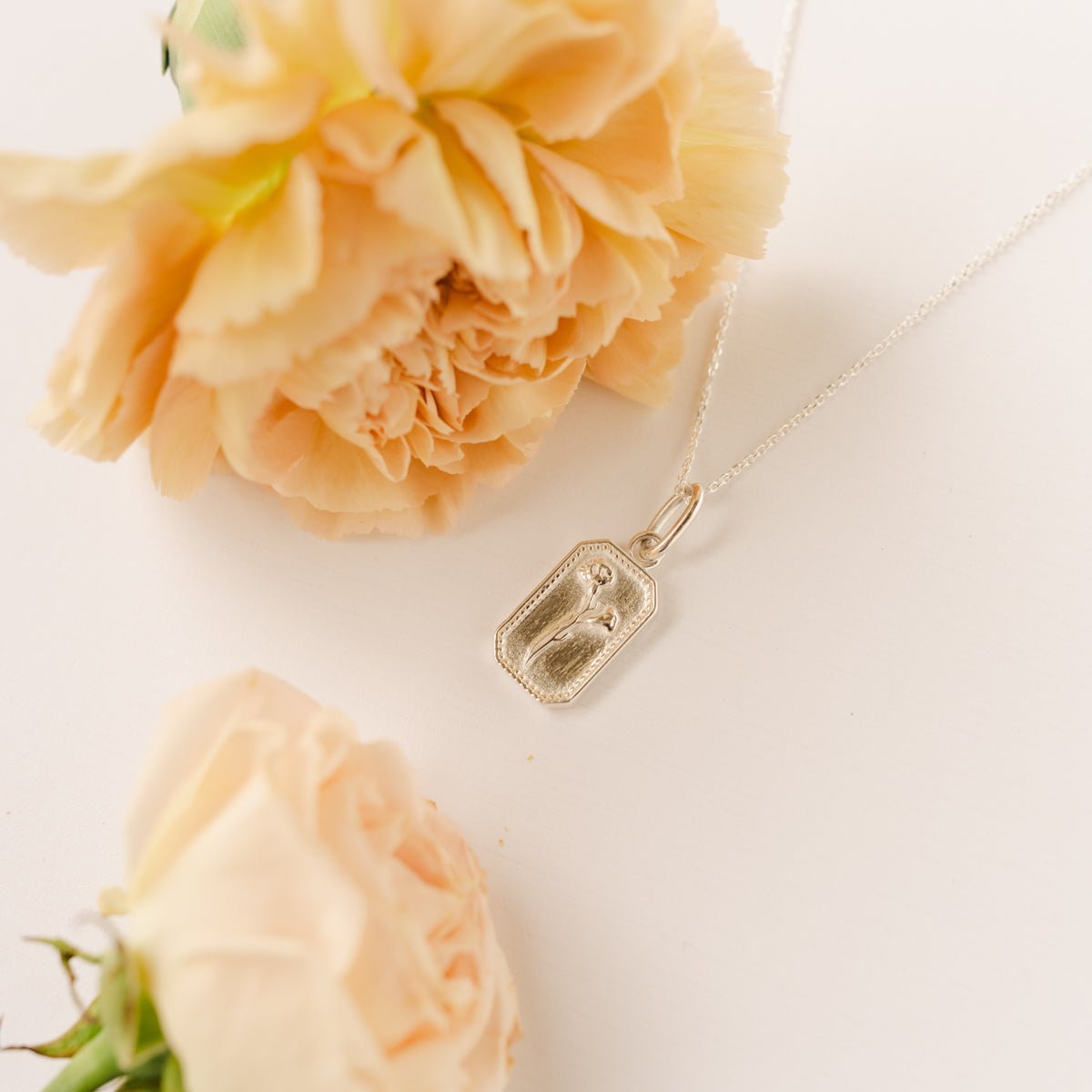 FRAICHE INSPIRE JANUARY BIRTH FLOWER NECKLACE - CARNATION - SILVER - SO PRETTY CARA COTTER