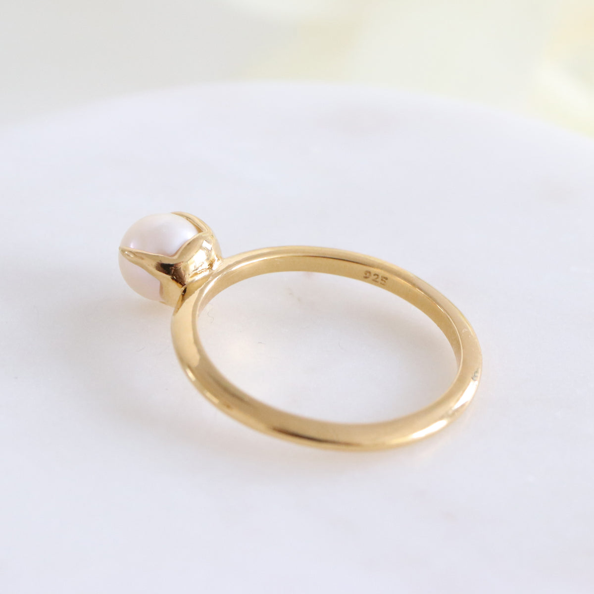 FRAICHE INSPIRE SOLITAIRE RING - PEARL &amp; GOLD