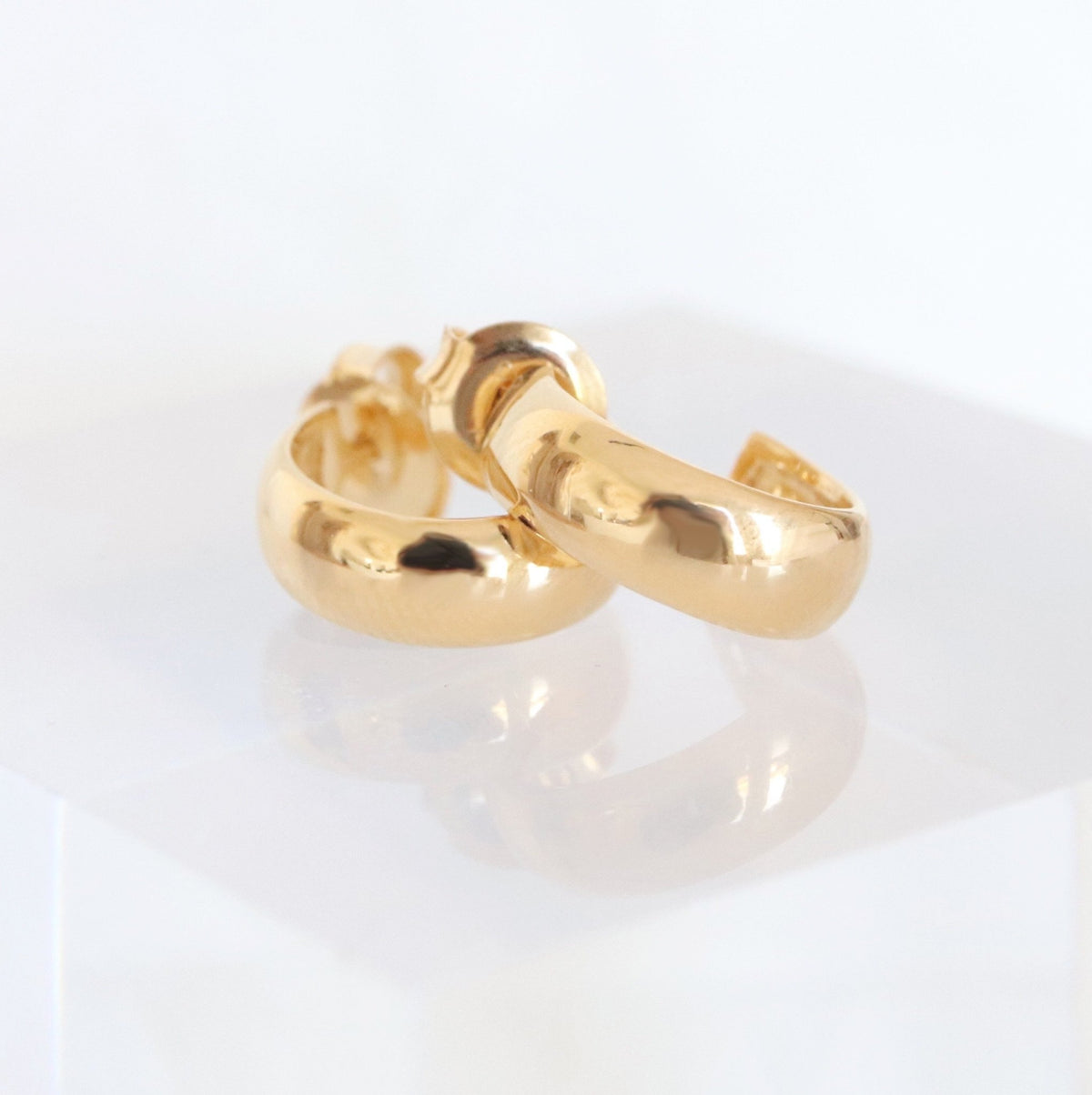 POISE HUGGIE HOOPS - GOLD - SO PRETTY CARA COTTER
