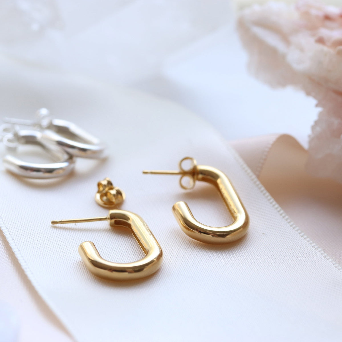 POISE OVAL HOOPS - GOLD - SO PRETTY CARA COTTER