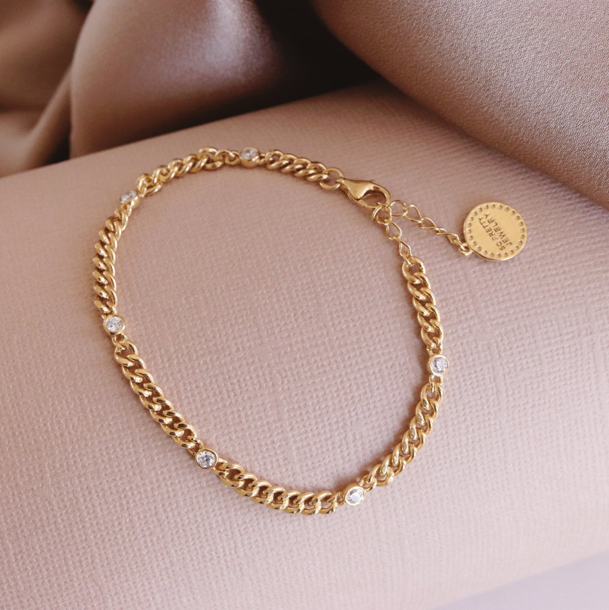 RADIANT CURB CHAIN BRACELET GOLD - SO PRETTY CARA COTTER