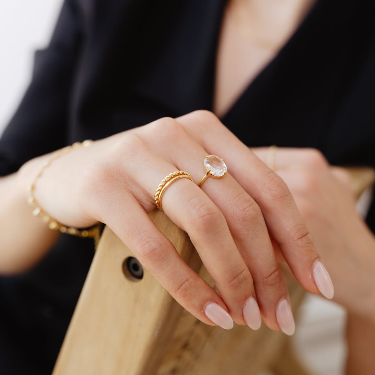 14K SOLID GOLD - KIND OVAL SOLITAIRE RING - WHITE TOPAZ - SO PRETTY CARA COTTER