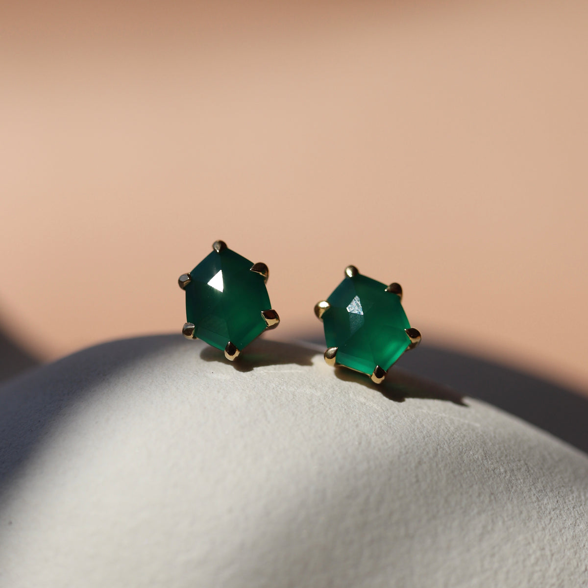 MINI HONOUR STUD EARRINGS - GREEN ONYX & GOLD