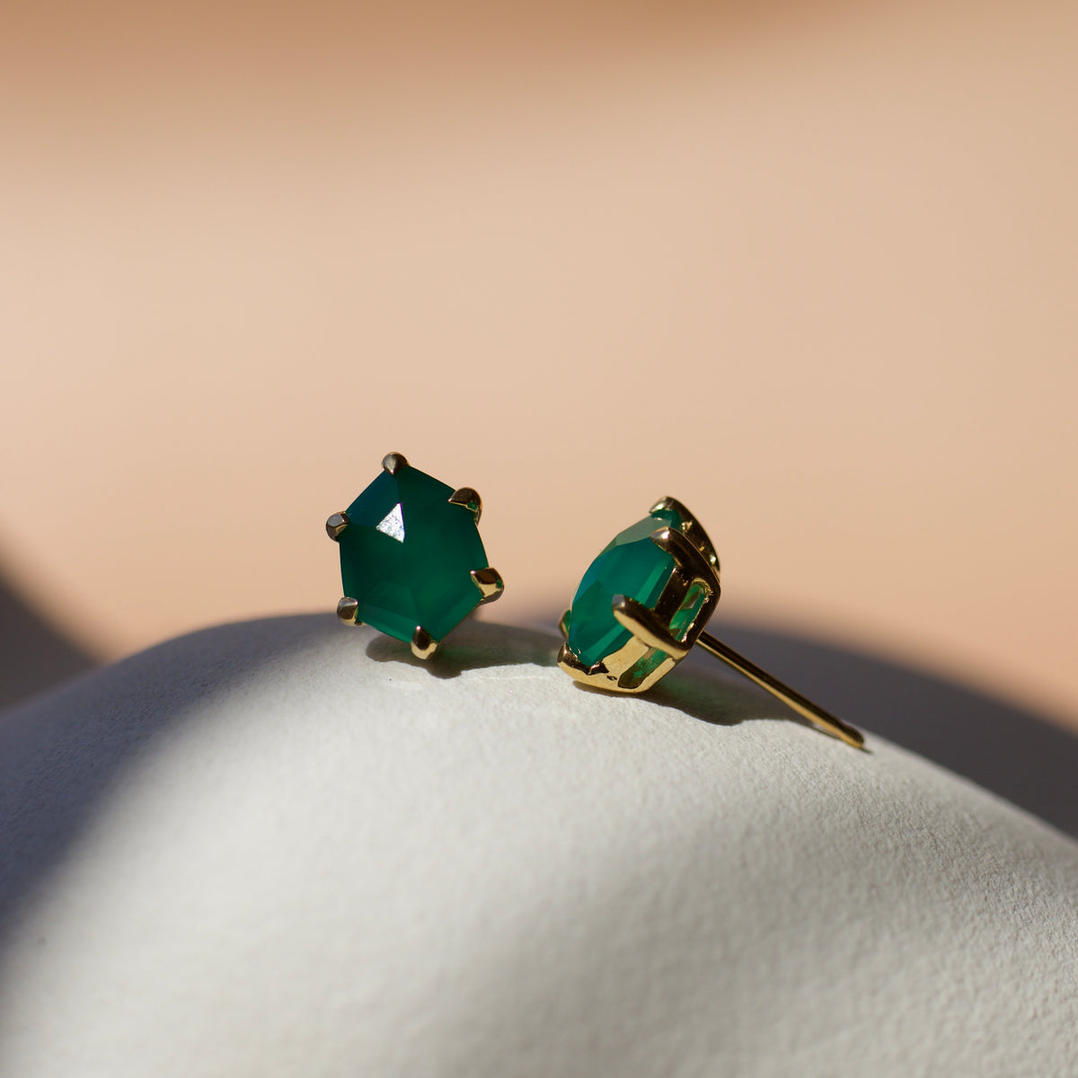 MINI HONOUR STUD EARRINGS - GREEN ONYX & GOLD