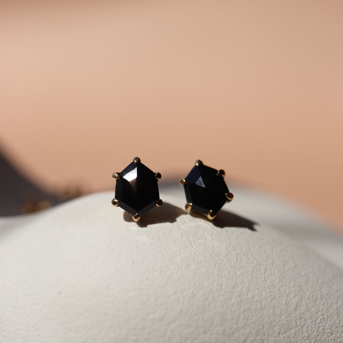MINI HONOUR STUD EARRINGS - BLACK ONYX & GOLD