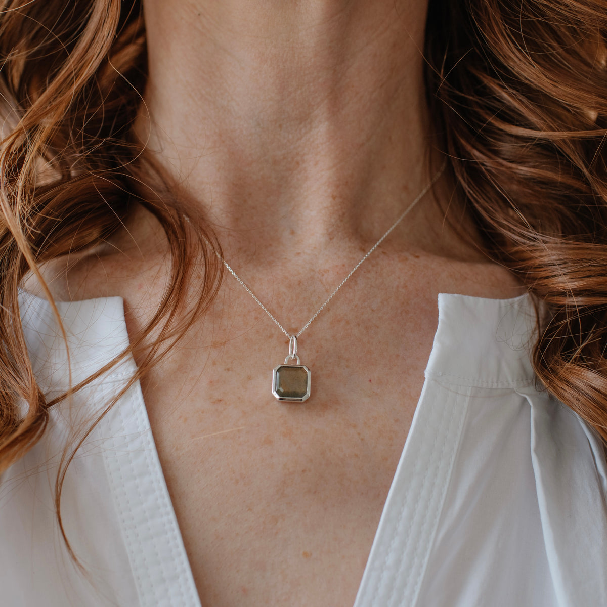 LOVE VINTAGE PENDANT NECKLACE - LABRADORITE
