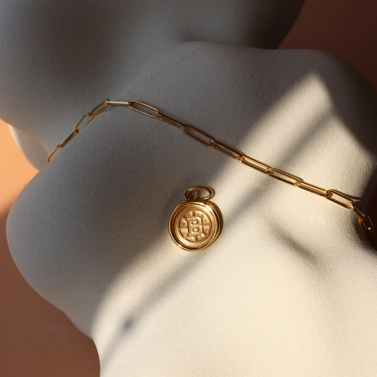 Boston Bruins Wax Seal Oval Link Pendant Necklace