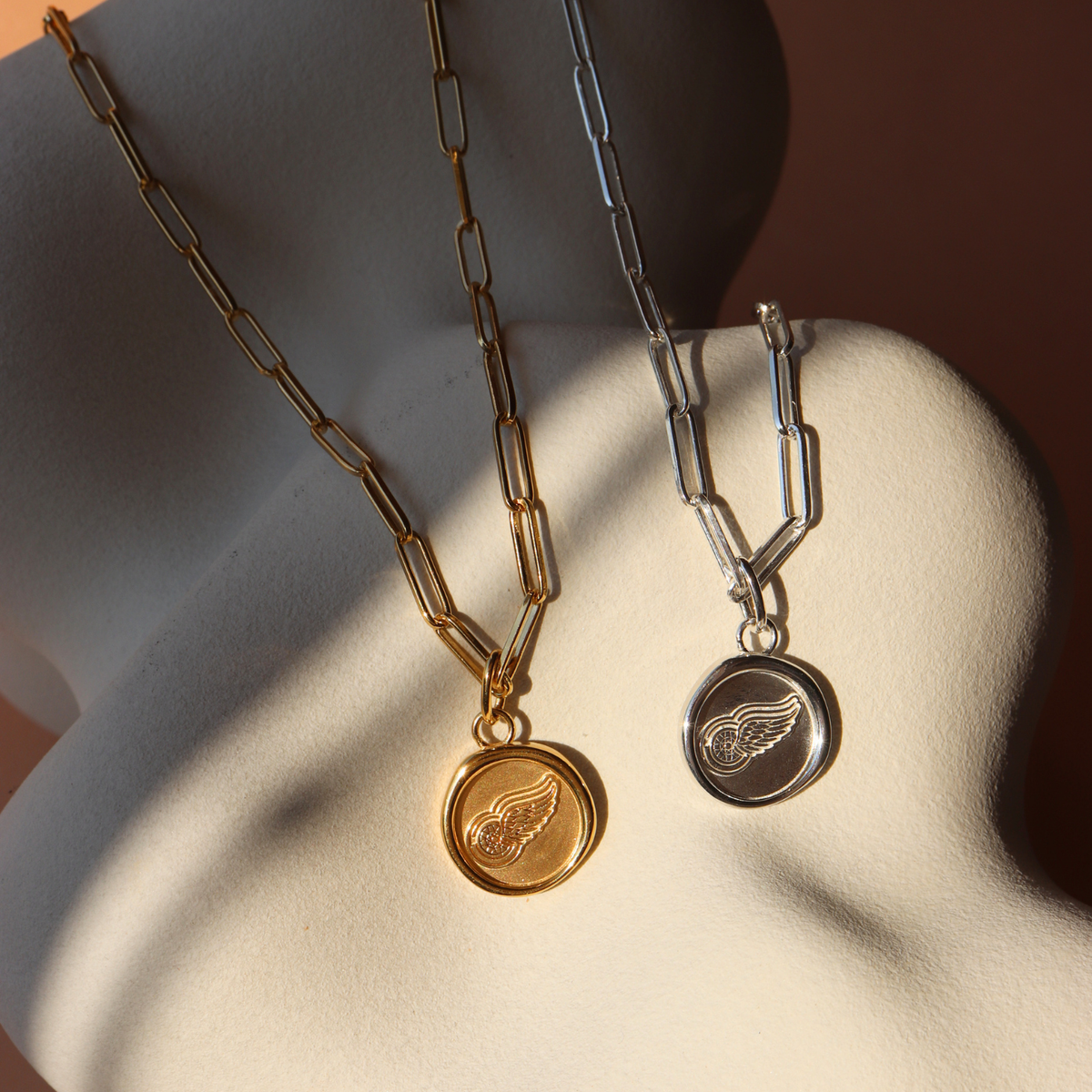 Detroit Red Wings Wax Seal Oval  Link Pendant Necklace