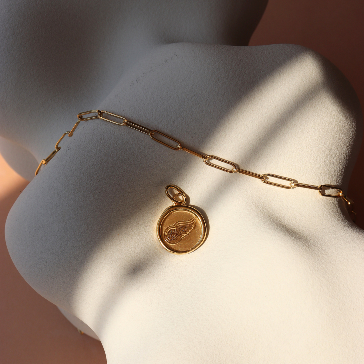 Detroit Red Wings Wax Seal Oval  Link Pendant Necklace