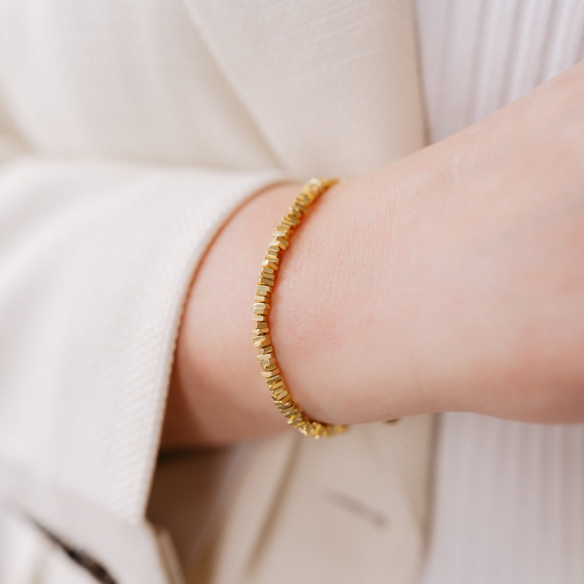 POISE NUGGET STRETCH BRACELET - GOLD - SO PRETTY CARA COTTER