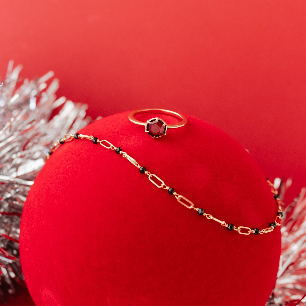 DAY 2: ICONIC PAPERCLIP BEADED NECKLACE - BLACK ONYX &amp; GOLD - SO PRETTY CARA COTTER