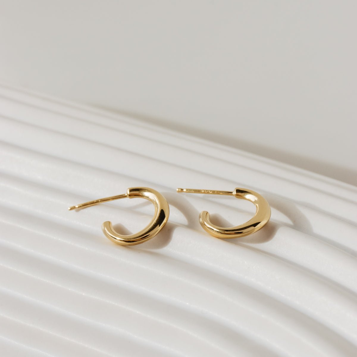 FEARLESS WAVY HOOPS - SO PRETTY CARA COTTER