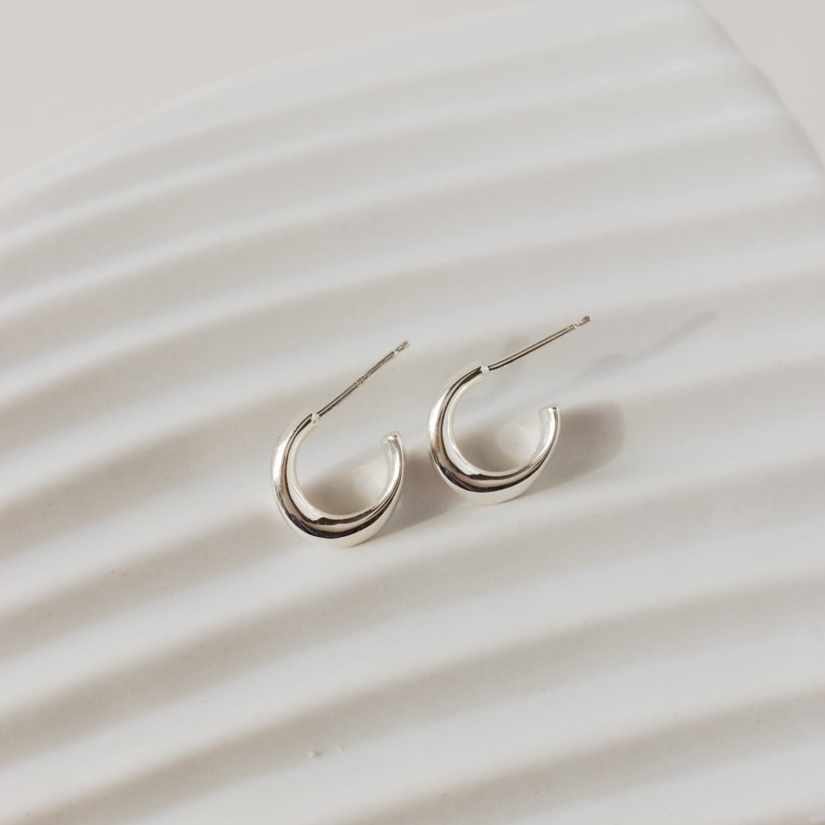 FEARLESS WAVY HOOPS - SO PRETTY CARA COTTER