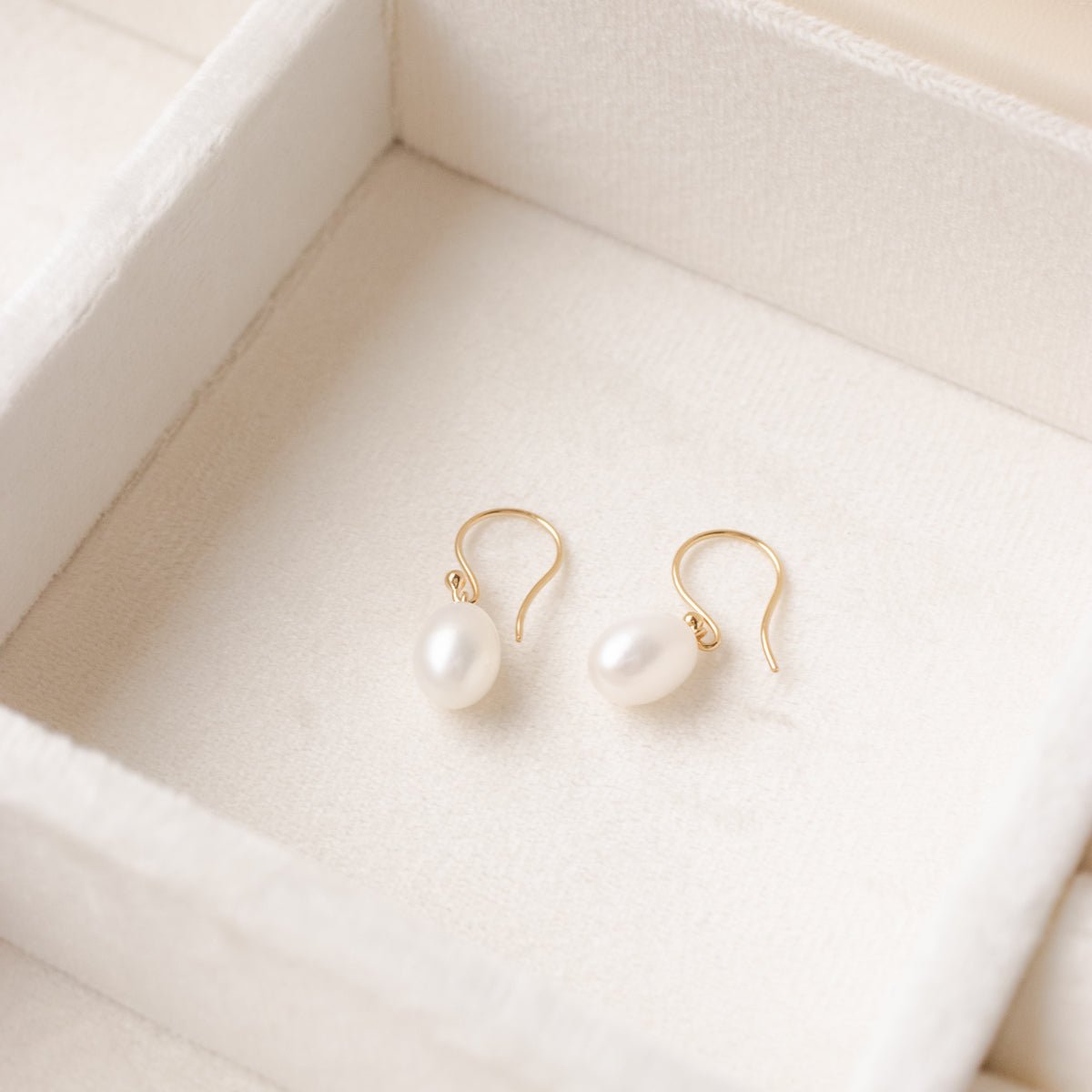 FRAICHE IRENE BAROQUE PEARL EARRINGS - GOLD - SO PRETTY CARA COTTER