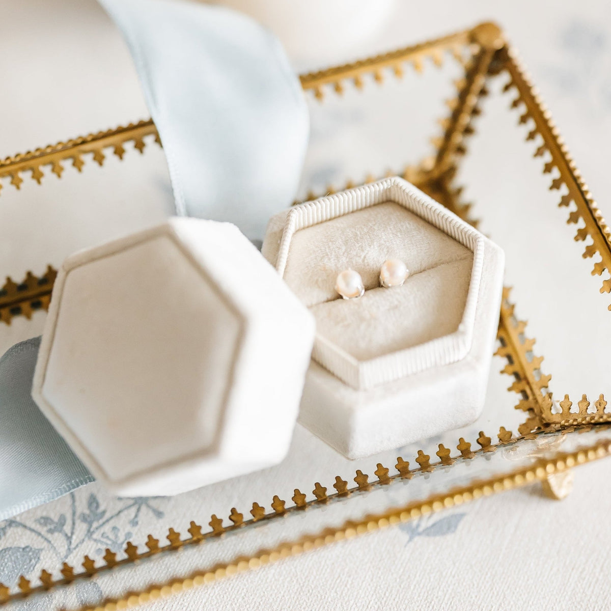 FRAICHE SOLITAIRE STUDS - PEARL - SO PRETTY CARA COTTER