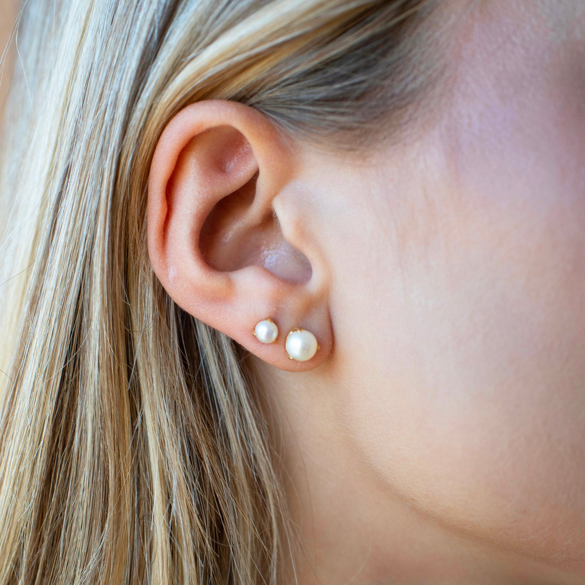 FRAICHE SOLITAIRE STUDS - PEARL - SO PRETTY CARA COTTER