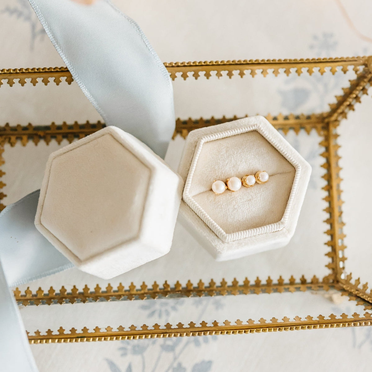 FRAICHE SOLITAIRE STUDS - PEARL - SO PRETTY CARA COTTER