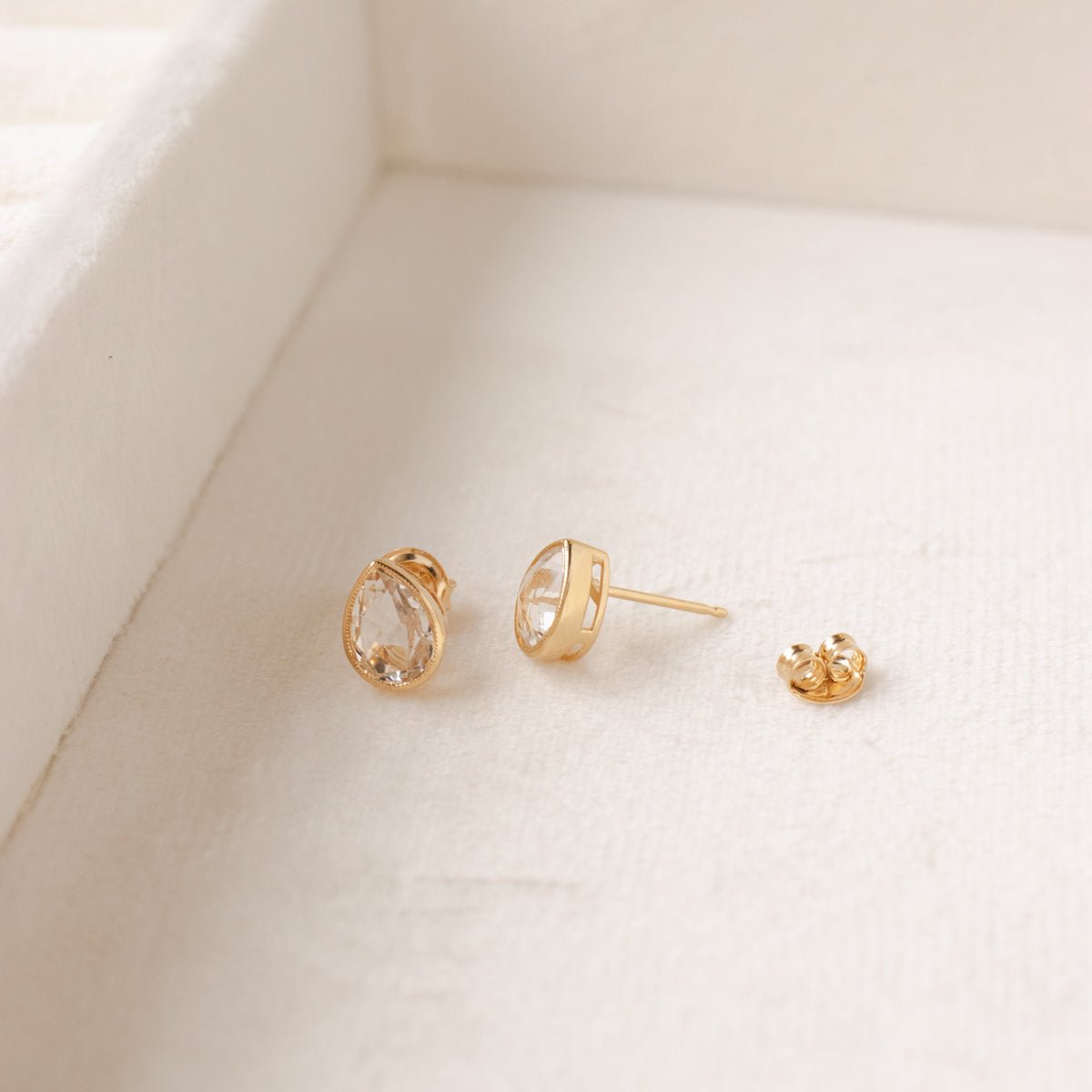 FRAICHE VINTAGE PATRICIA PEAR STUDS - WHITE TOPAZ &amp; GOLD - SO PRETTY CARA COTTER