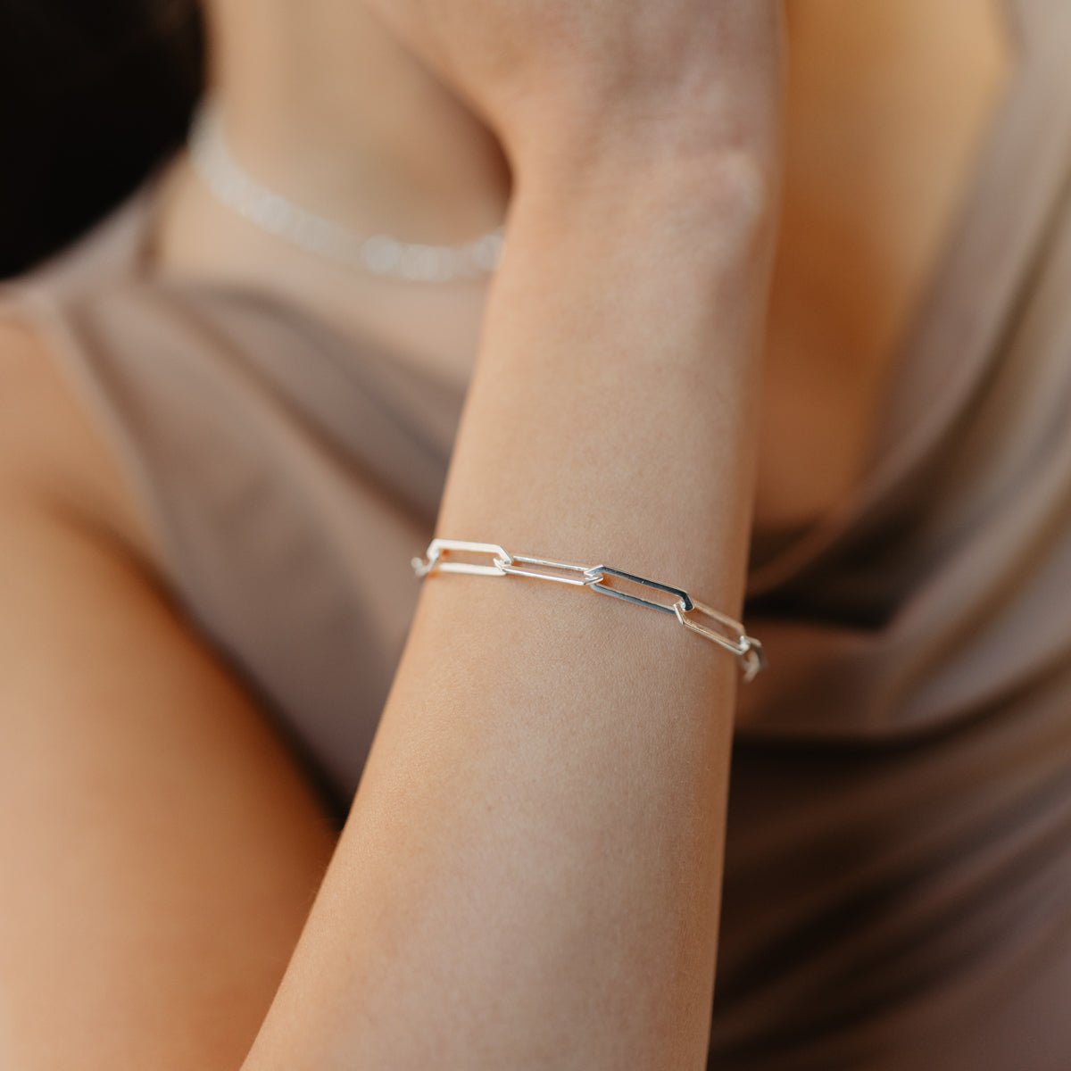 LUXE POISE OVAL BRACELET - SILVER - SO PRETTY CARA COTTER