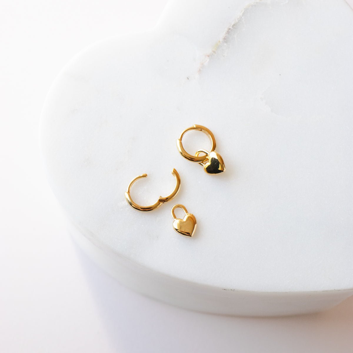 MINI POISE HUGGIE HOOPS HEART LOCK - GOLD - SO PRETTY CARA COTTER
