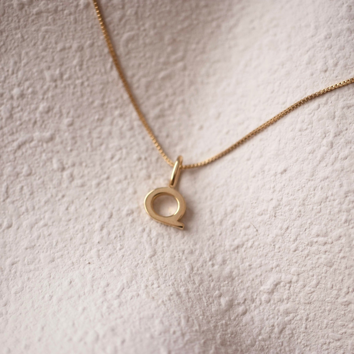 NOTABLE LETTER CHARM - Q - SO PRETTY CARA COTTER