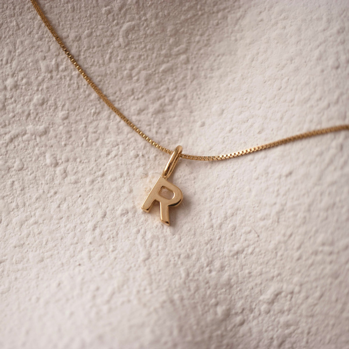 NOTABLE LETTER CHARM - R - SO PRETTY CARA COTTER