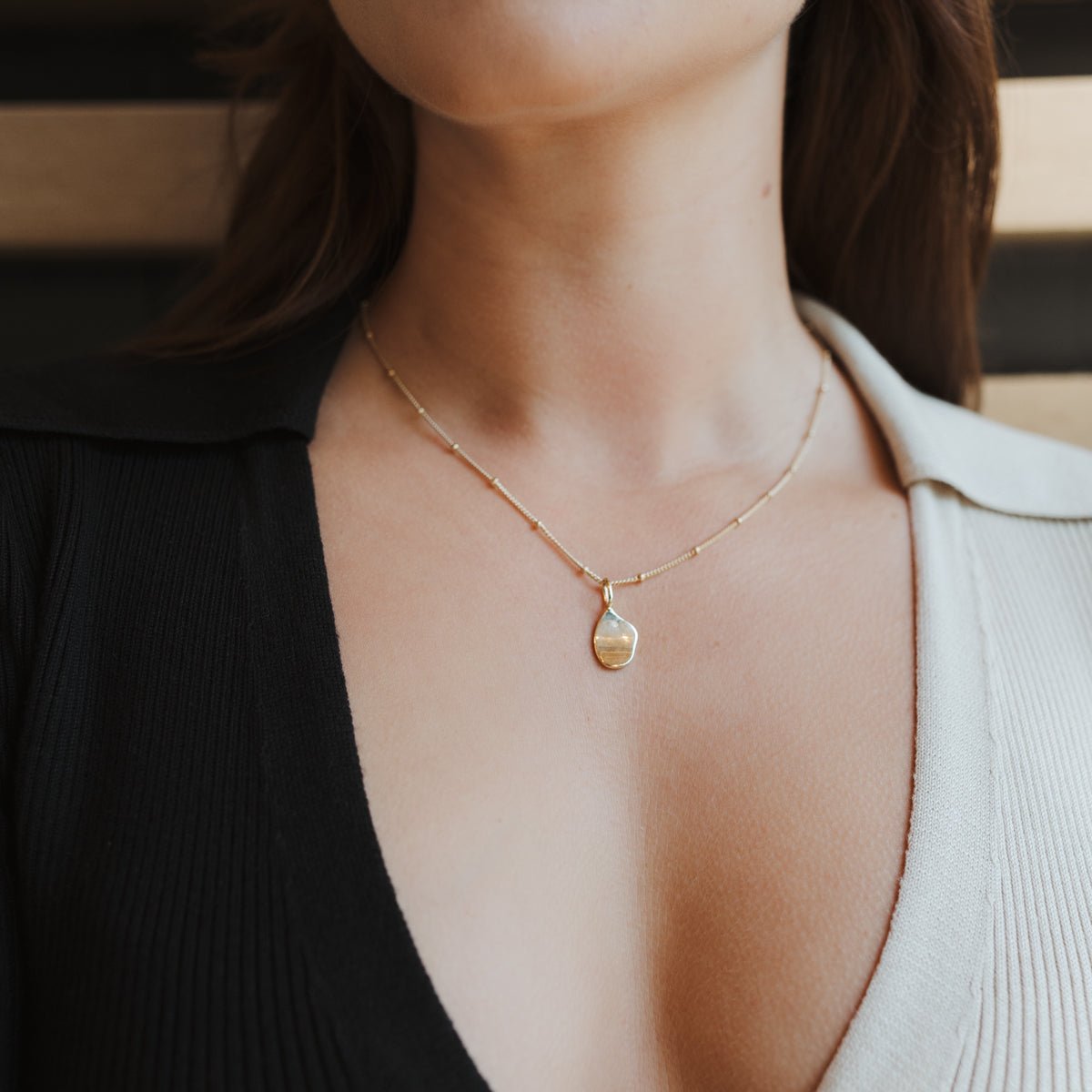 POISE CURVE PENDANT NECKLACE - SO PRETTY CARA COTTER