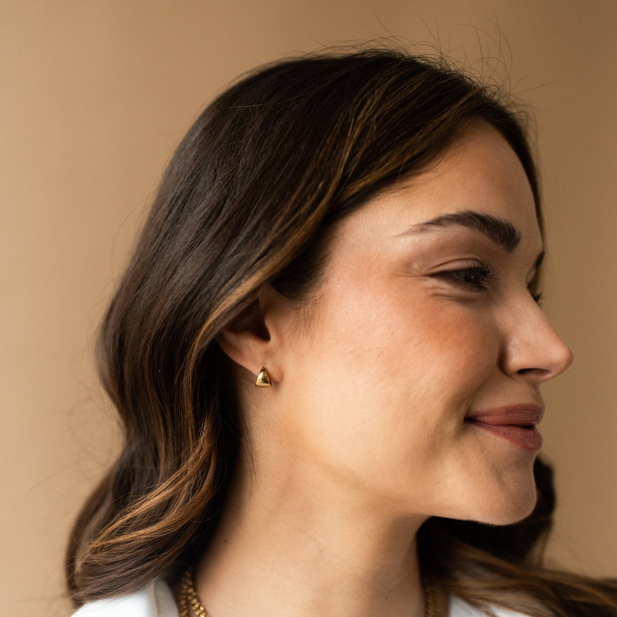 Poise Sculpted Triangle Huggie Hoops - Small - SO PRETTY CARA COTTER