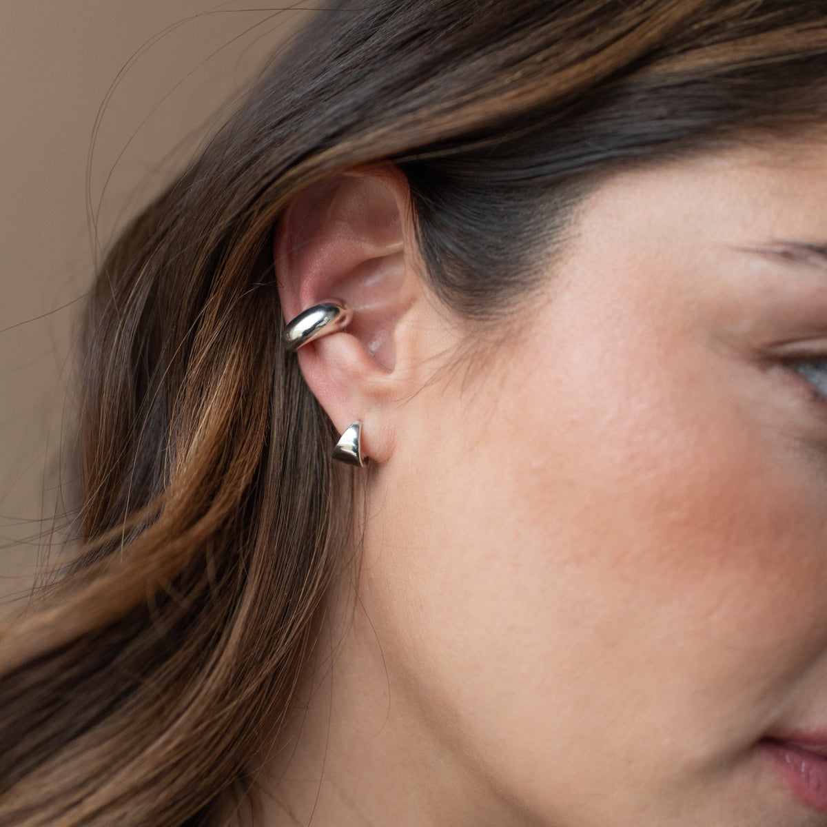 Poise Sculpted Triangle Huggie Hoops - Small - SO PRETTY CARA COTTER