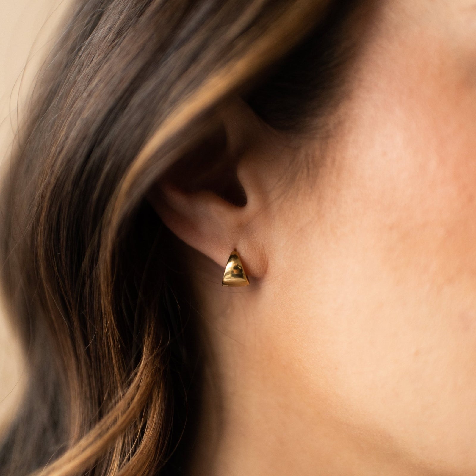 Poise Sculpted Triangle Huggie Hoops - Small - SO PRETTY CARA COTTER