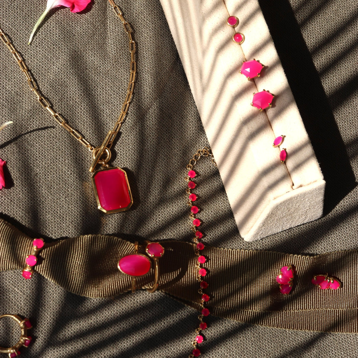 PROTECT OVAL RING - HOT PINK CHALCEDONY - SO PRETTY CARA COTTER