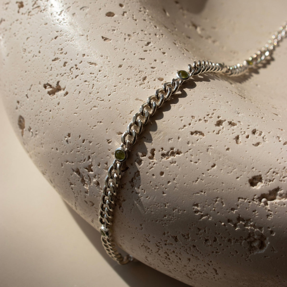 Radiant Curb Chain Bracelet - Juniper Vasonite - SO PRETTY CARA COTTER