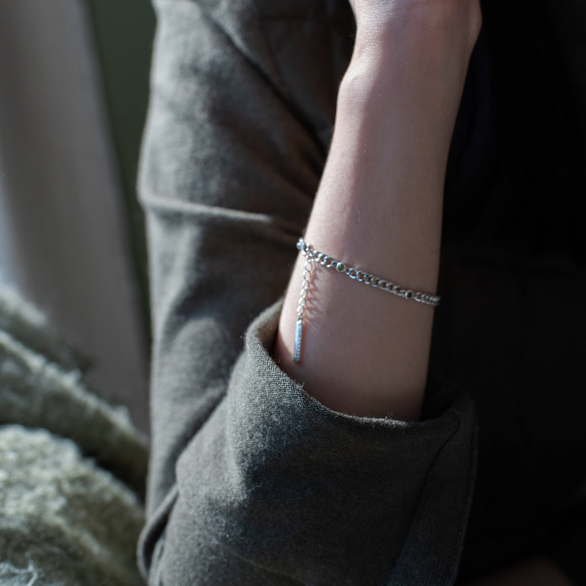 Radiant Curb Chain Bracelet - Juniper Vasonite - SO PRETTY CARA COTTER