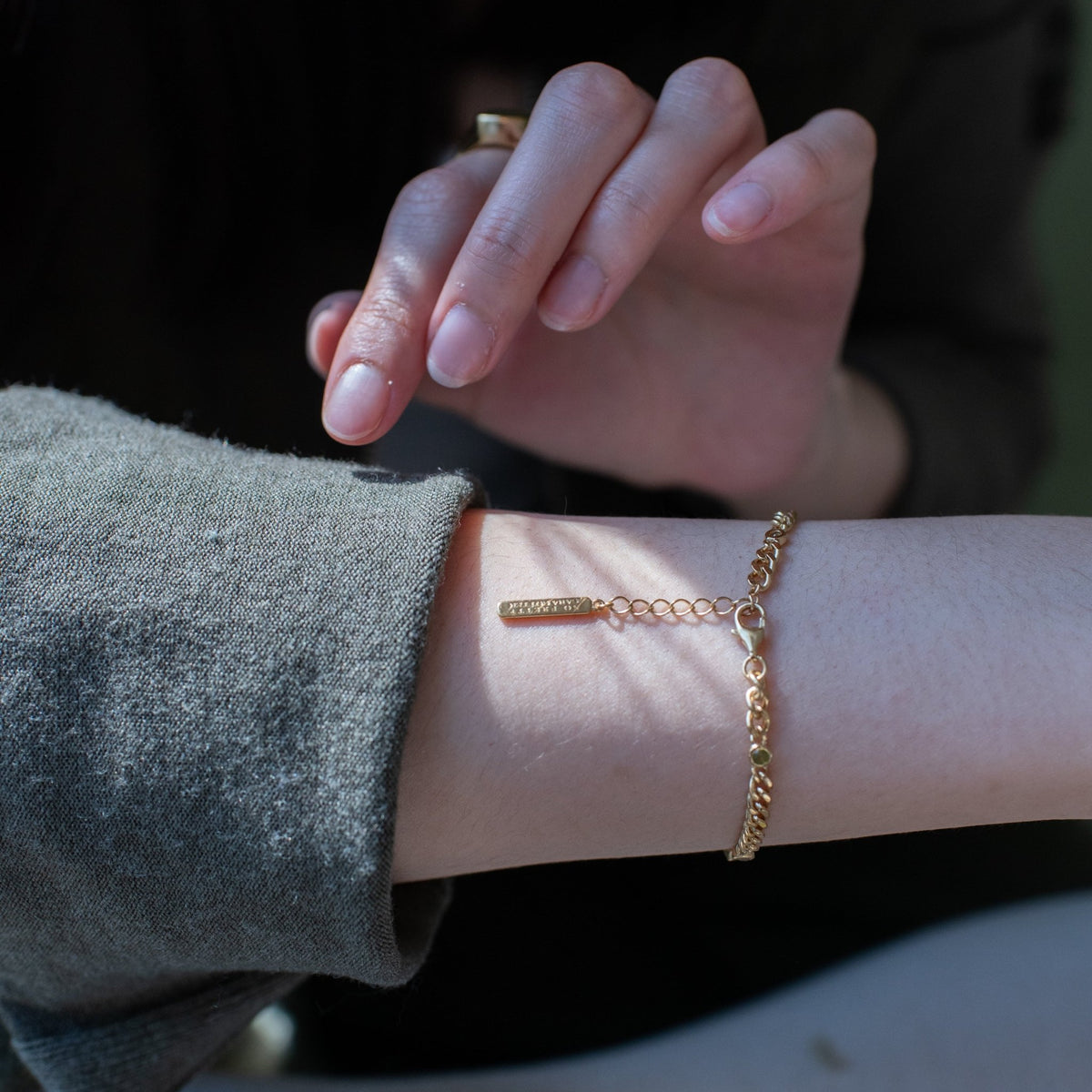 Radiant Curb Chain Bracelet - Juniper Vasonite - SO PRETTY CARA COTTER