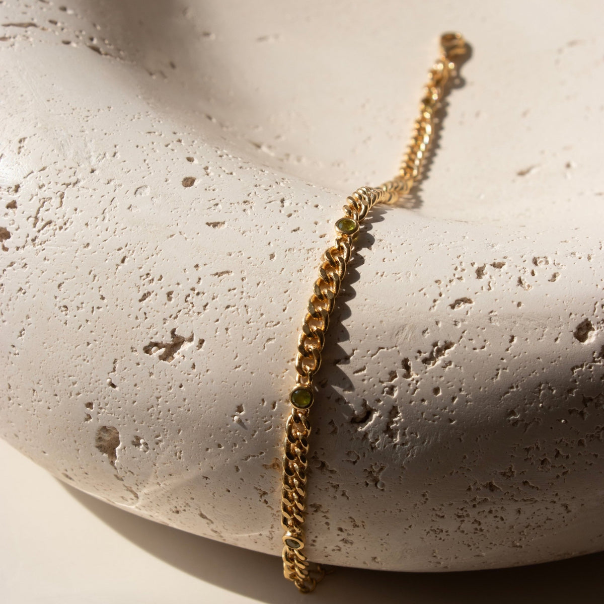 Radiant Curb Chain Bracelet - Juniper Vasonite - SO PRETTY CARA COTTER