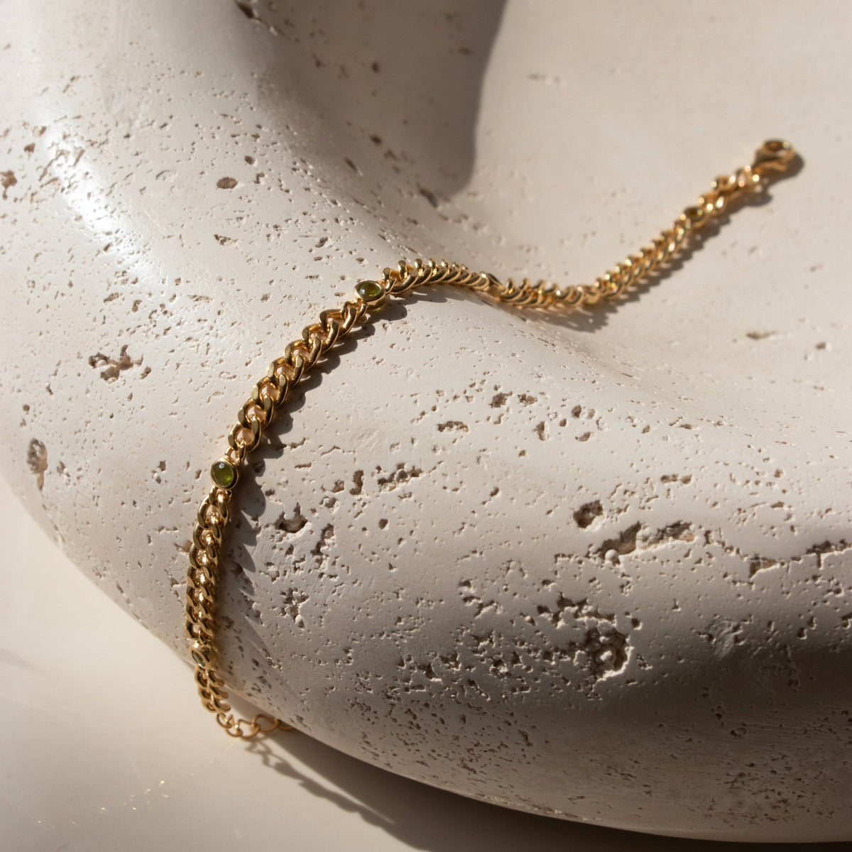 Radiant Curb Chain Bracelet - Juniper Vasonite - SO PRETTY CARA COTTER