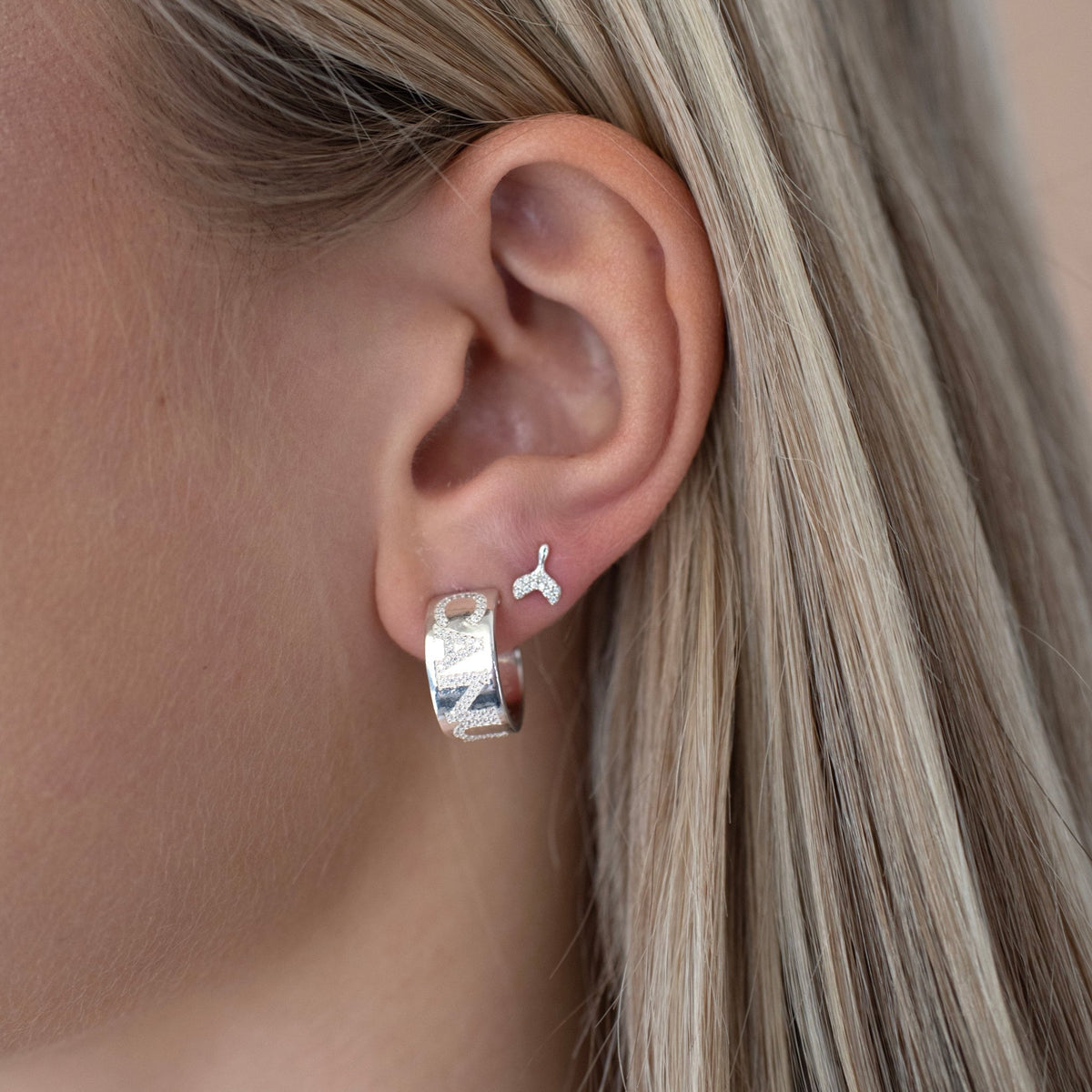 Vancouver Canucks Pavé Cigar Band Hoop Earrings - SO PRETTY CARA COTTER