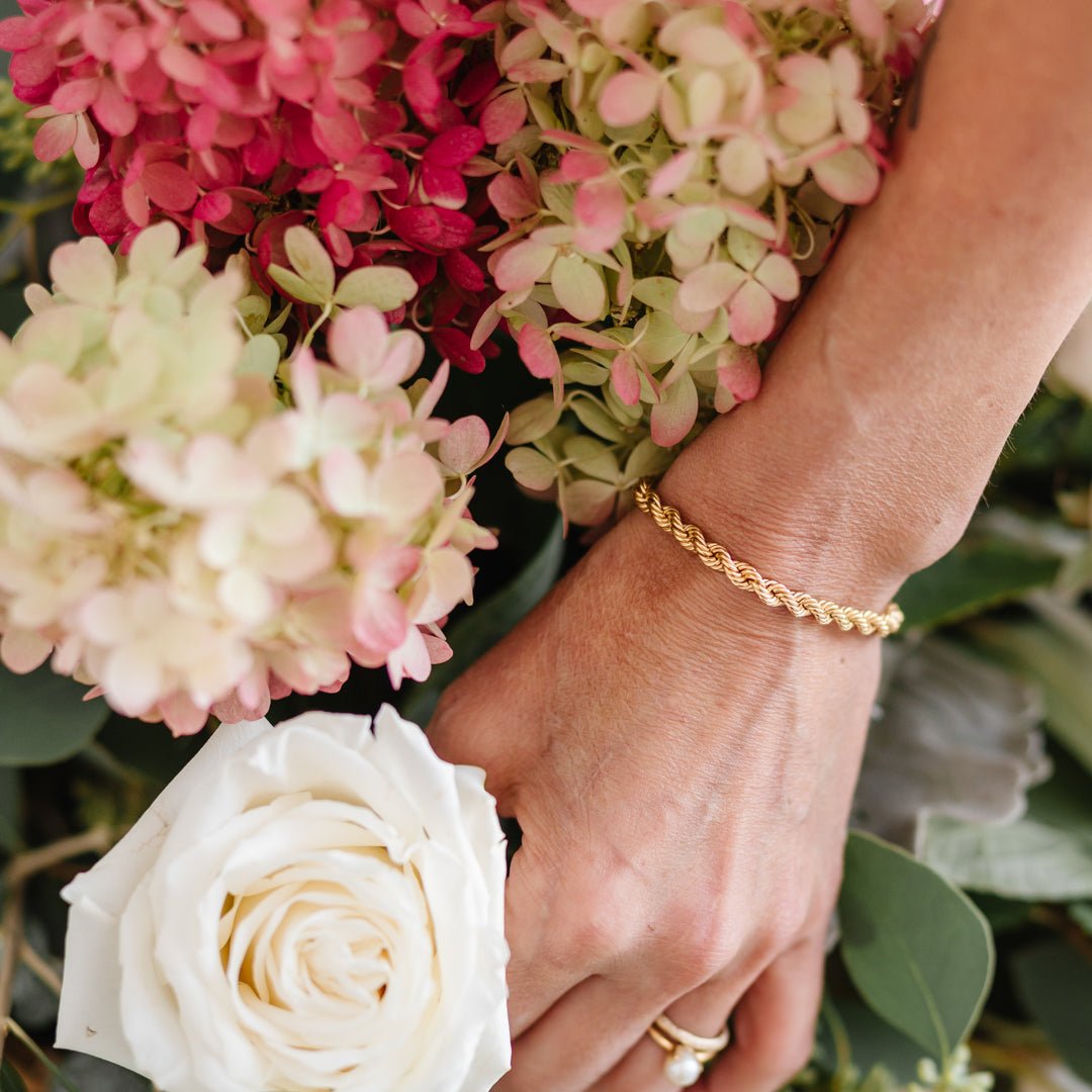 FRAICHE INSPIRE LUXE ROPE BRACELET - GOLD - SO PRETTY CARA COTTER