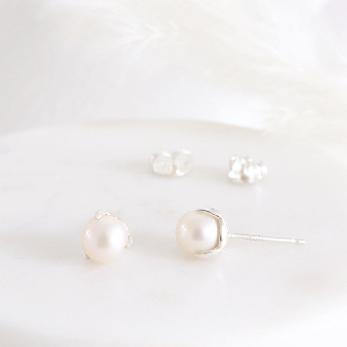 FRAICHE INSPIRE SOLITAIRE STUDS - PEARL &amp; SILVER - SO PRETTY CARA COTTER