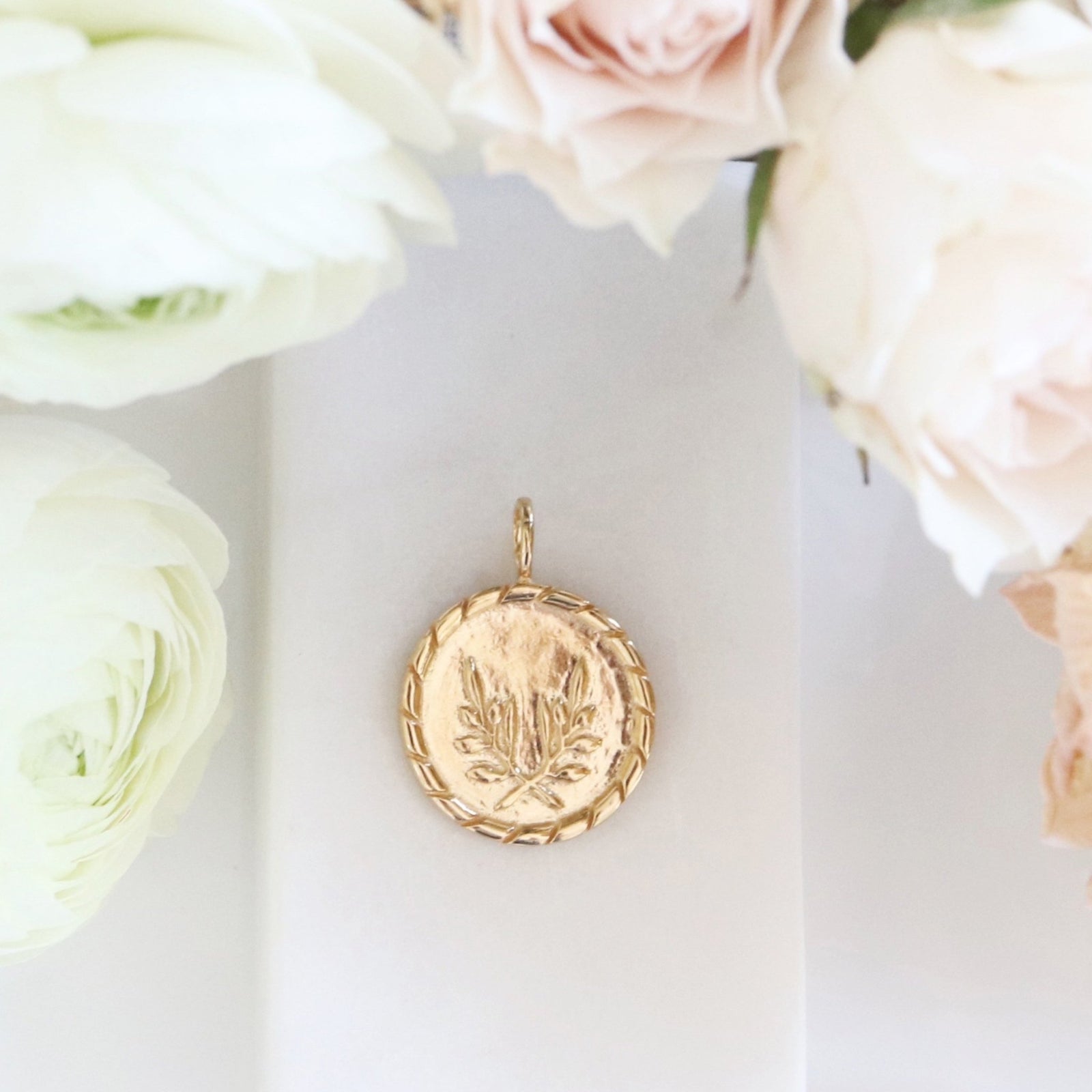 FRAICHE INSPIRE TOKEN PENDANT - GOLD - SO PRETTY CARA COTTER