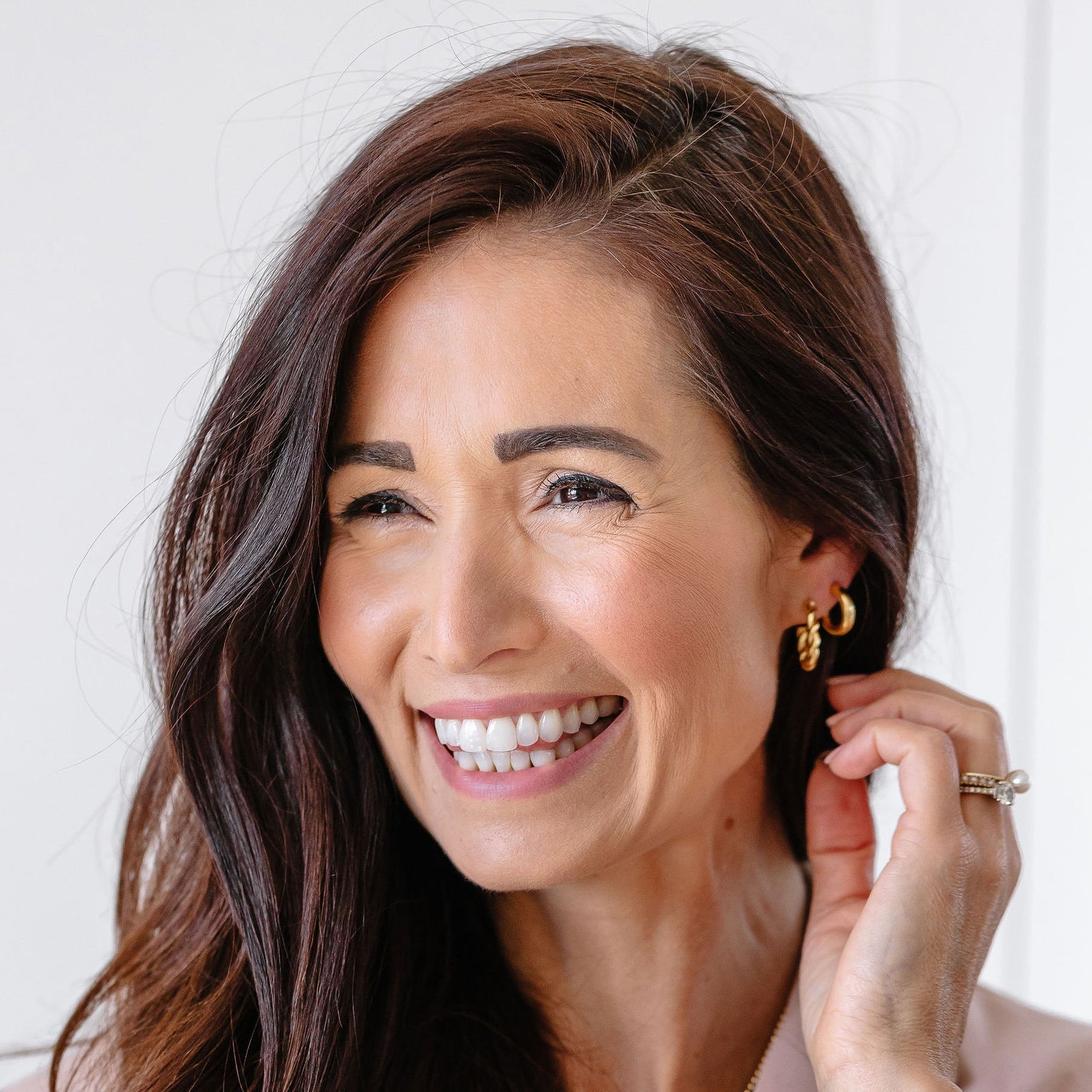 FRAICHE INSPIRE TWISTED CYLINDER HOOPS - GOLD - SO PRETTY CARA COTTER