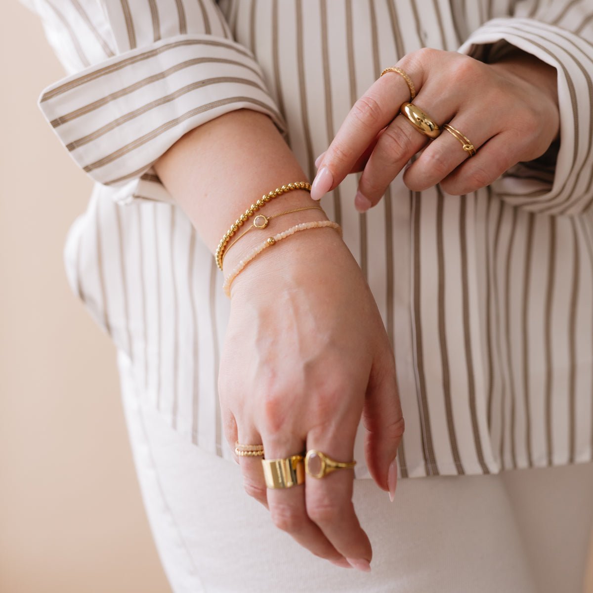ICONIC BEADED STRETCH BRACELET - PEACH MOONSTONE &amp; GOLD - SO PRETTY CARA COTTER