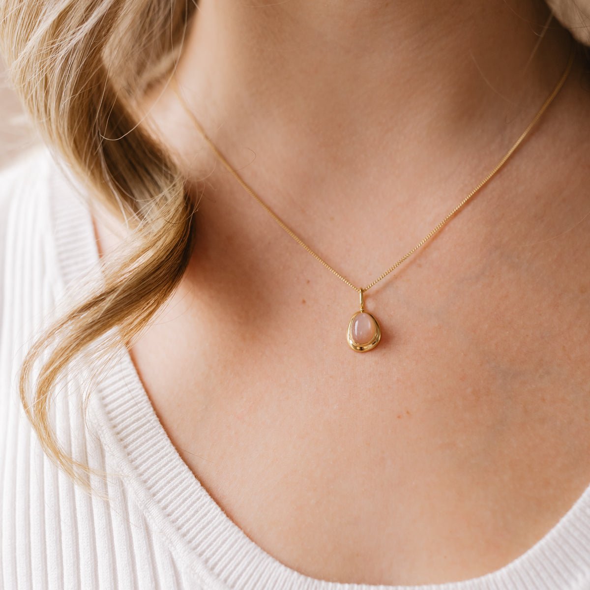 JOY PENDANT NECKLACE - PEACH MOONSTONE & GOLD - SO PRETTY CARA COTTER