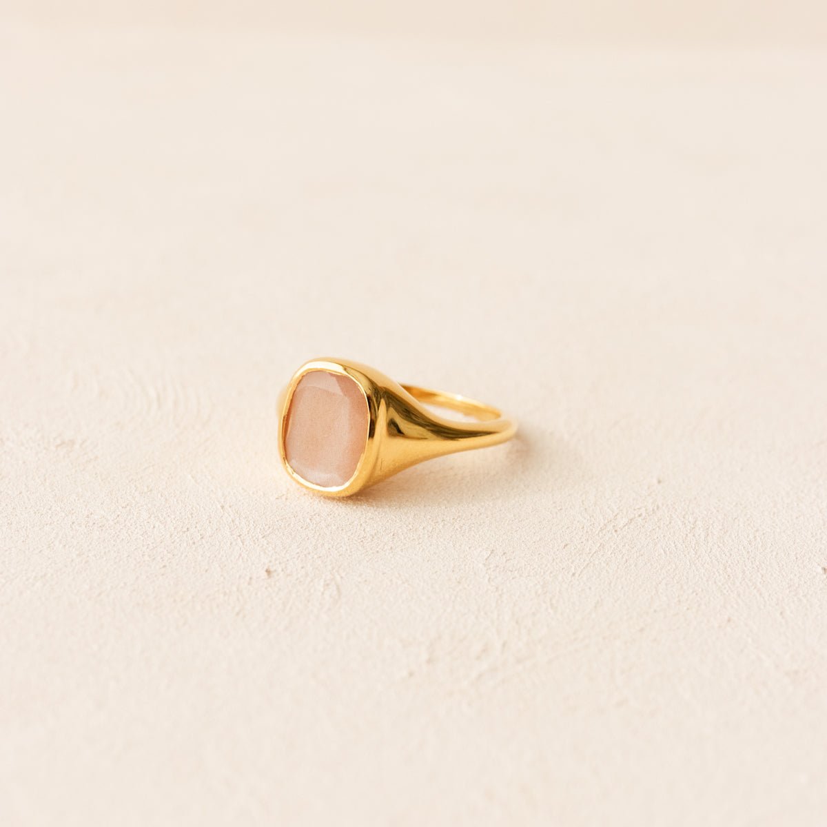 LOVE VINTAGE SIGNET RING - PEACH MOONSTONE &amp; GOLD - SO PRETTY CARA COTTER