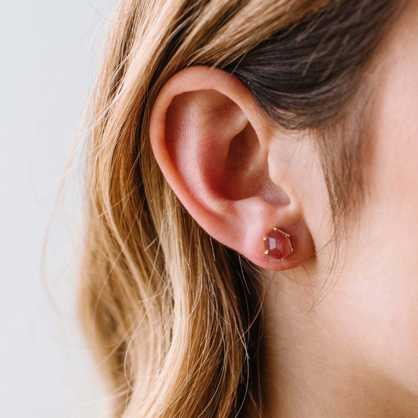 MINI HONOUR SHIELD STUD EARRINGS - CRANBERRY QUARTZ & GOLD - LIMITED EDITION - SO PRETTY CARA COTTER