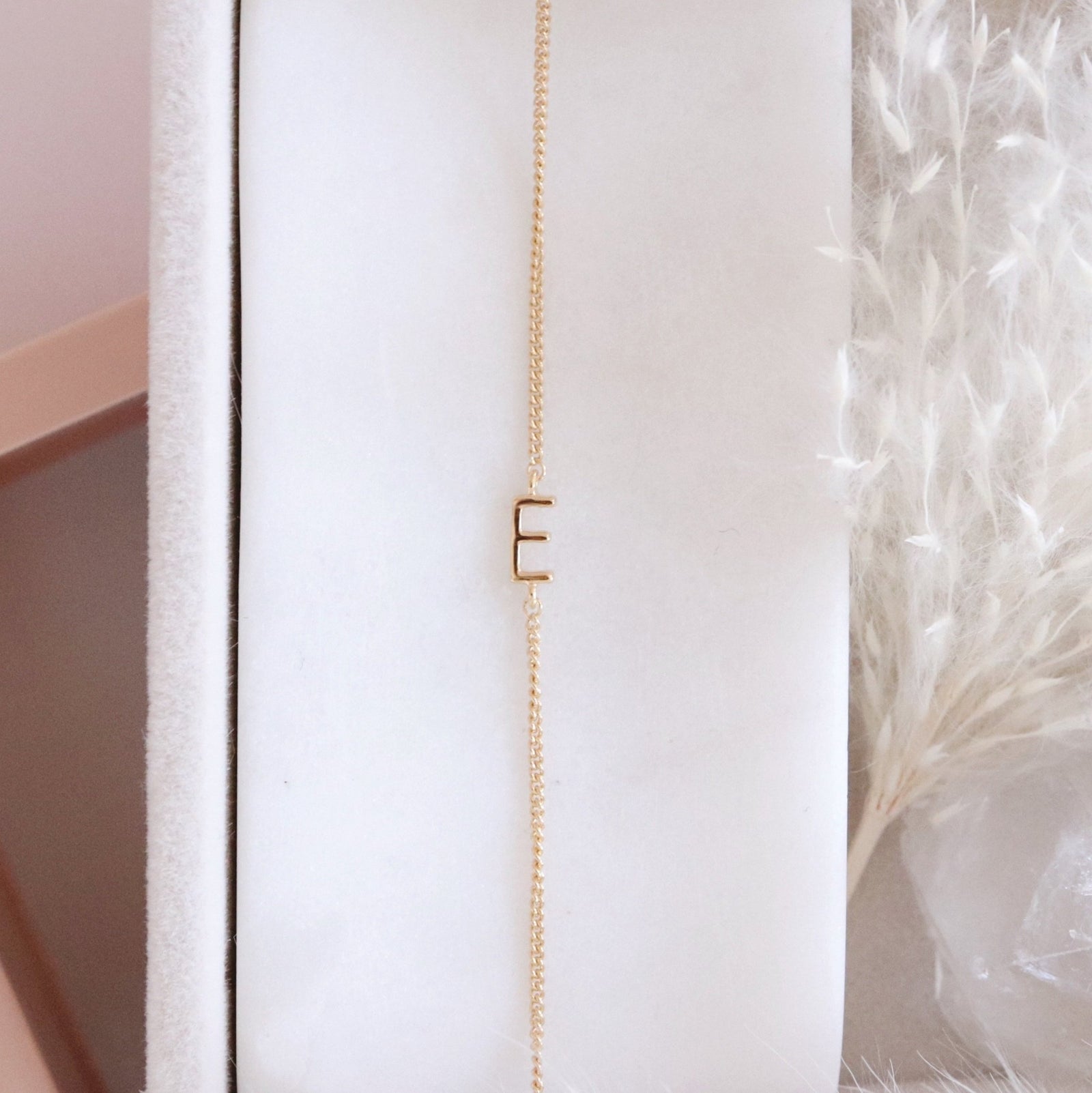 NOTABLE OFFSET INITIAL NECKLACE - E - GOLD - SO PRETTY CARA COTTER