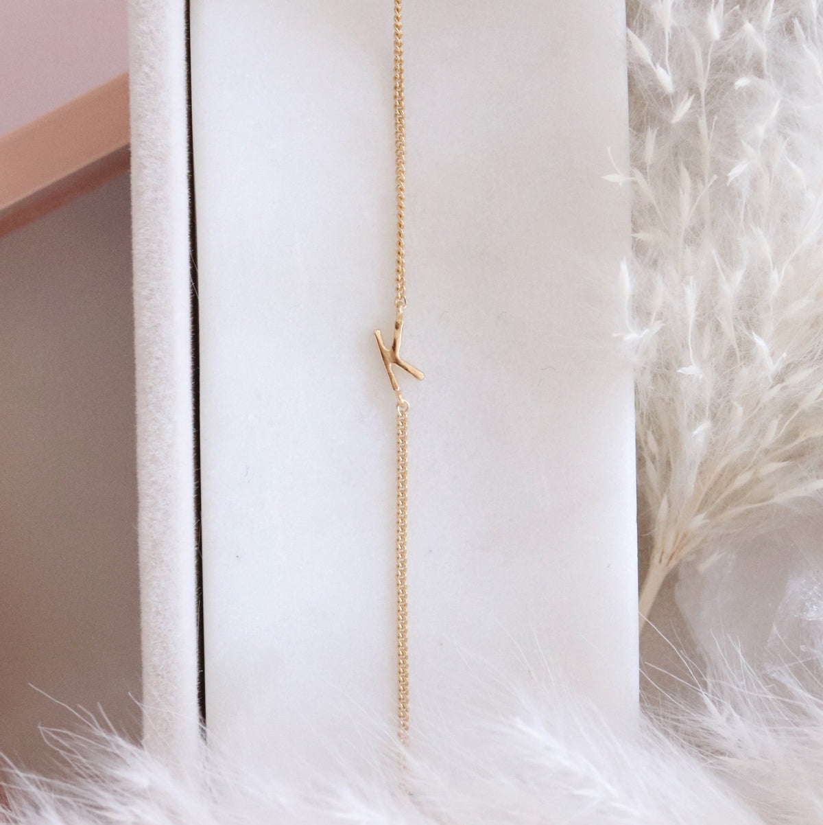 NOTABLE OFFSET INITIAL NECKLACE - K - GOLD - SO PRETTY CARA COTTER