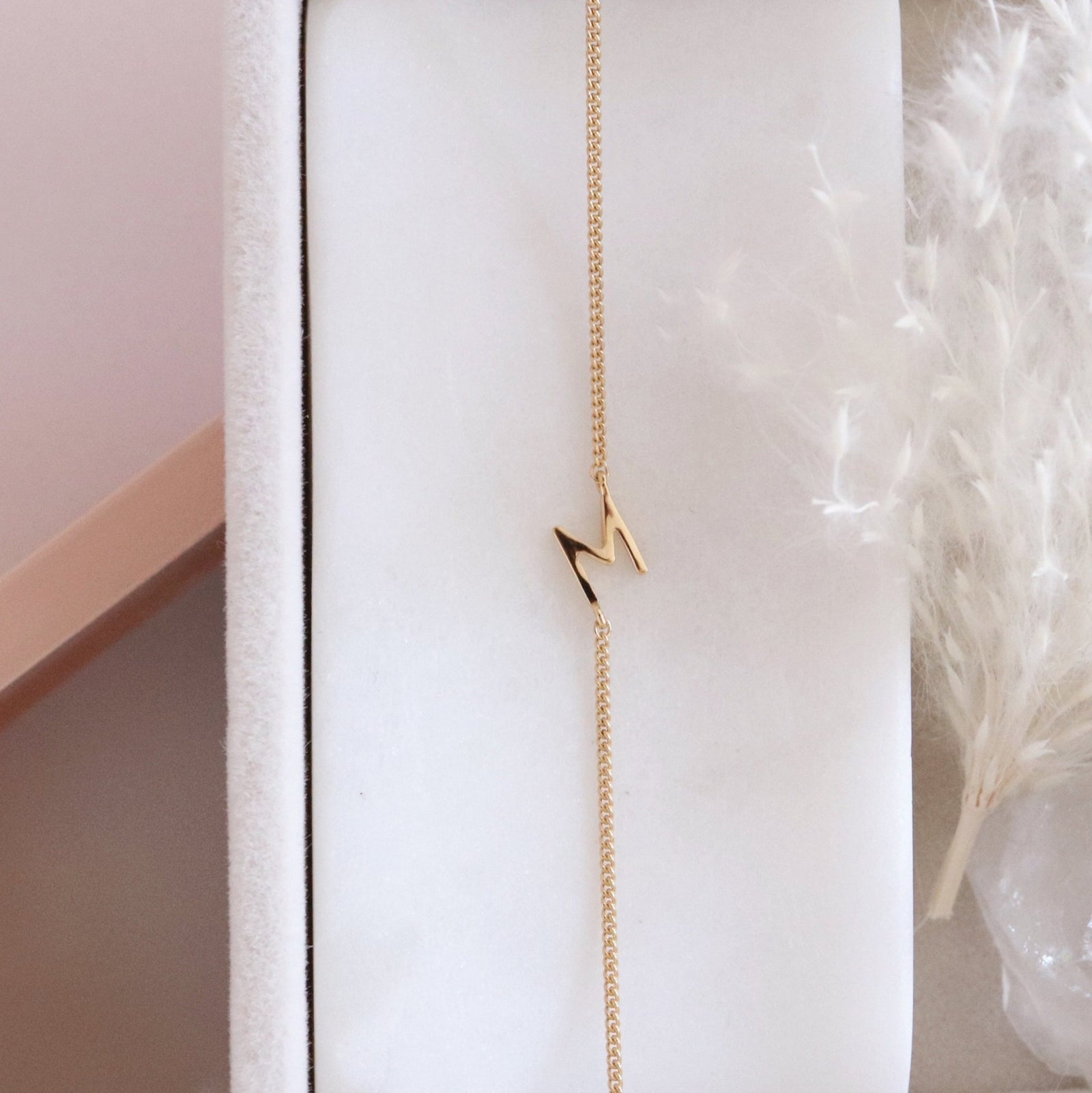 NOTABLE OFFSET INITIAL NECKLACE - M - GOLD - SO PRETTY CARA COTTER