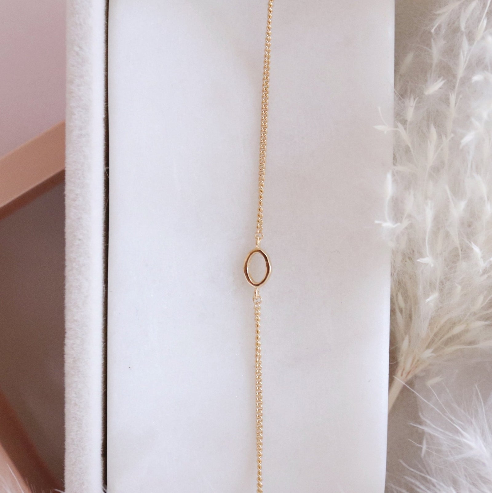 NOTABLE OFFSET INITIAL NECKLACE - O - GOLD - SO PRETTY CARA COTTER