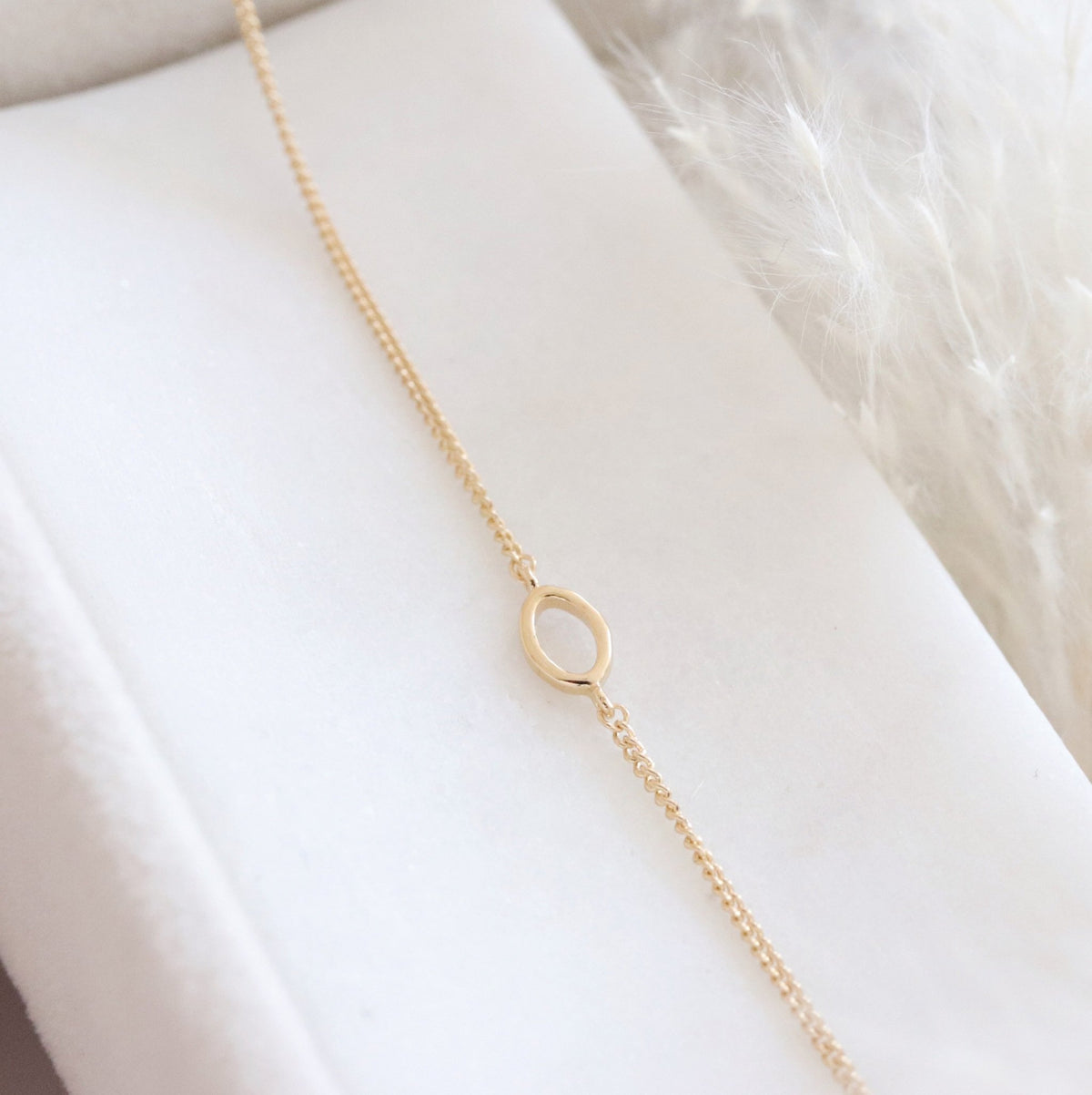 NOTABLE OFFSET INITIAL NECKLACE - O - GOLD - SO PRETTY CARA COTTER